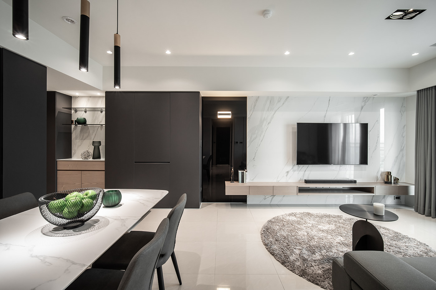 Black & White’s – interior